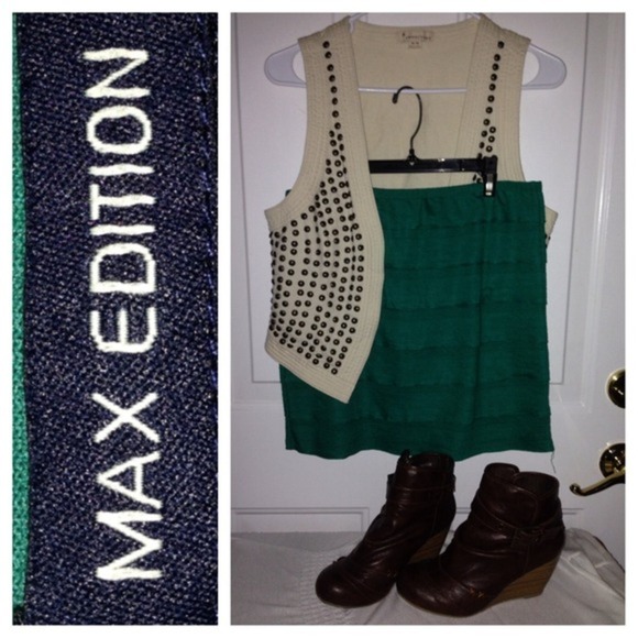 𝅺💕max Edition💕Body con layered green skirt. - Picture 3 of 3